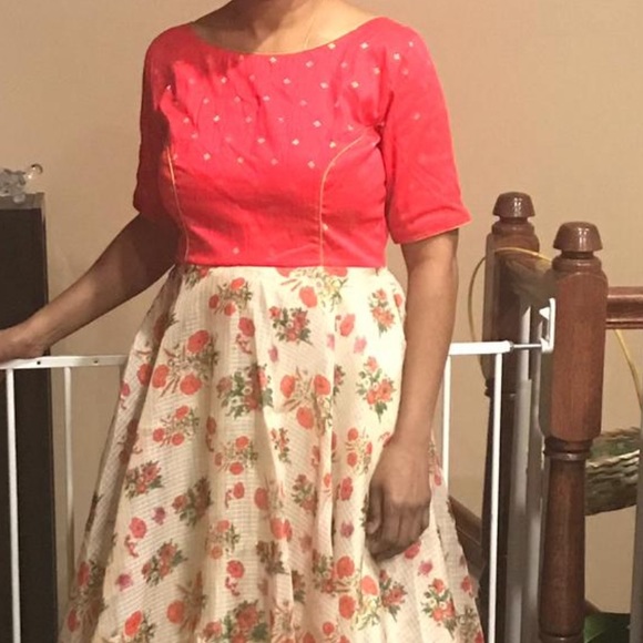 Floor length long frock - Picture 2 of 3